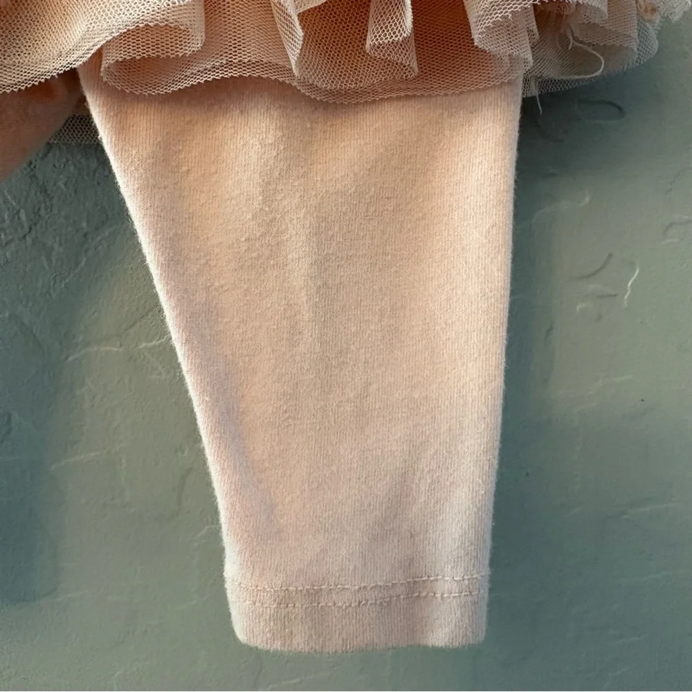 Baby gap light pink leggings with rosette tutu skirt size 0-3 months